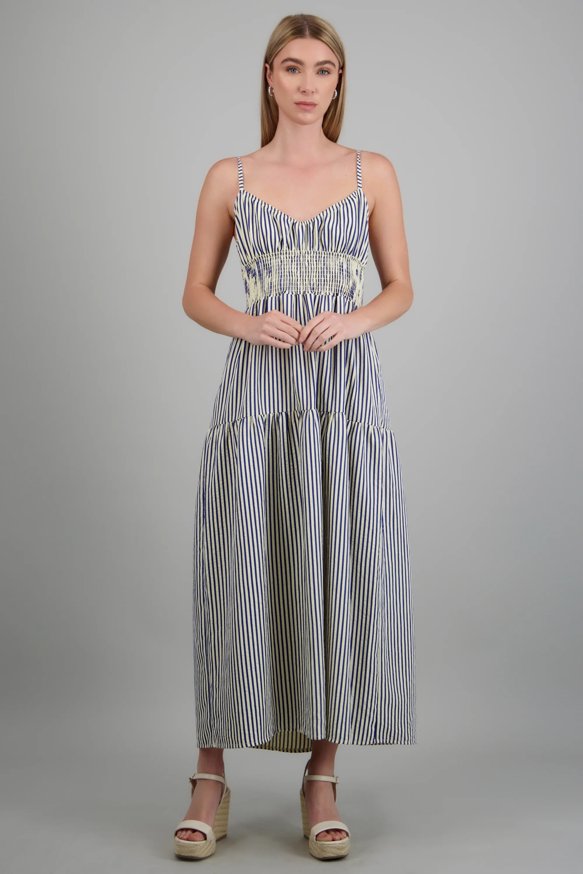 Vestido maxi lineas escote espalda - Image 3