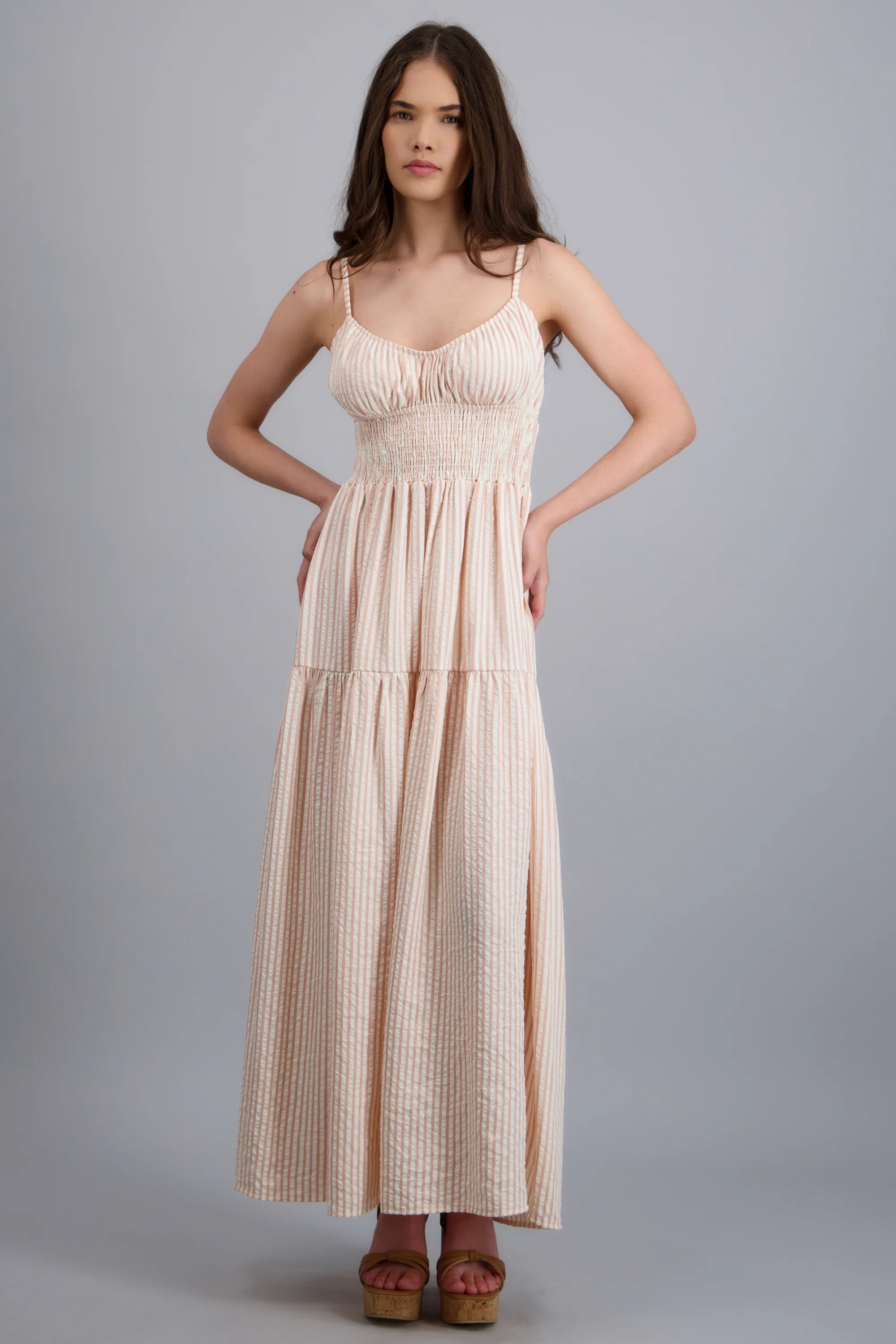 Vestido maxi lineas escote espalda