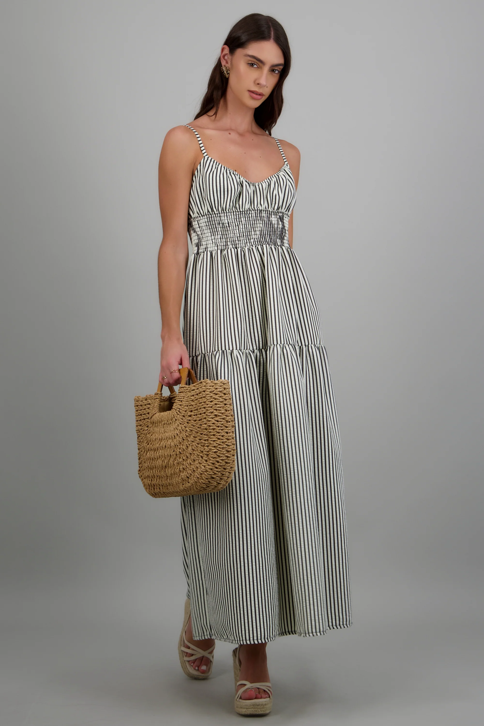 Vestido maxi lineas escote espalda