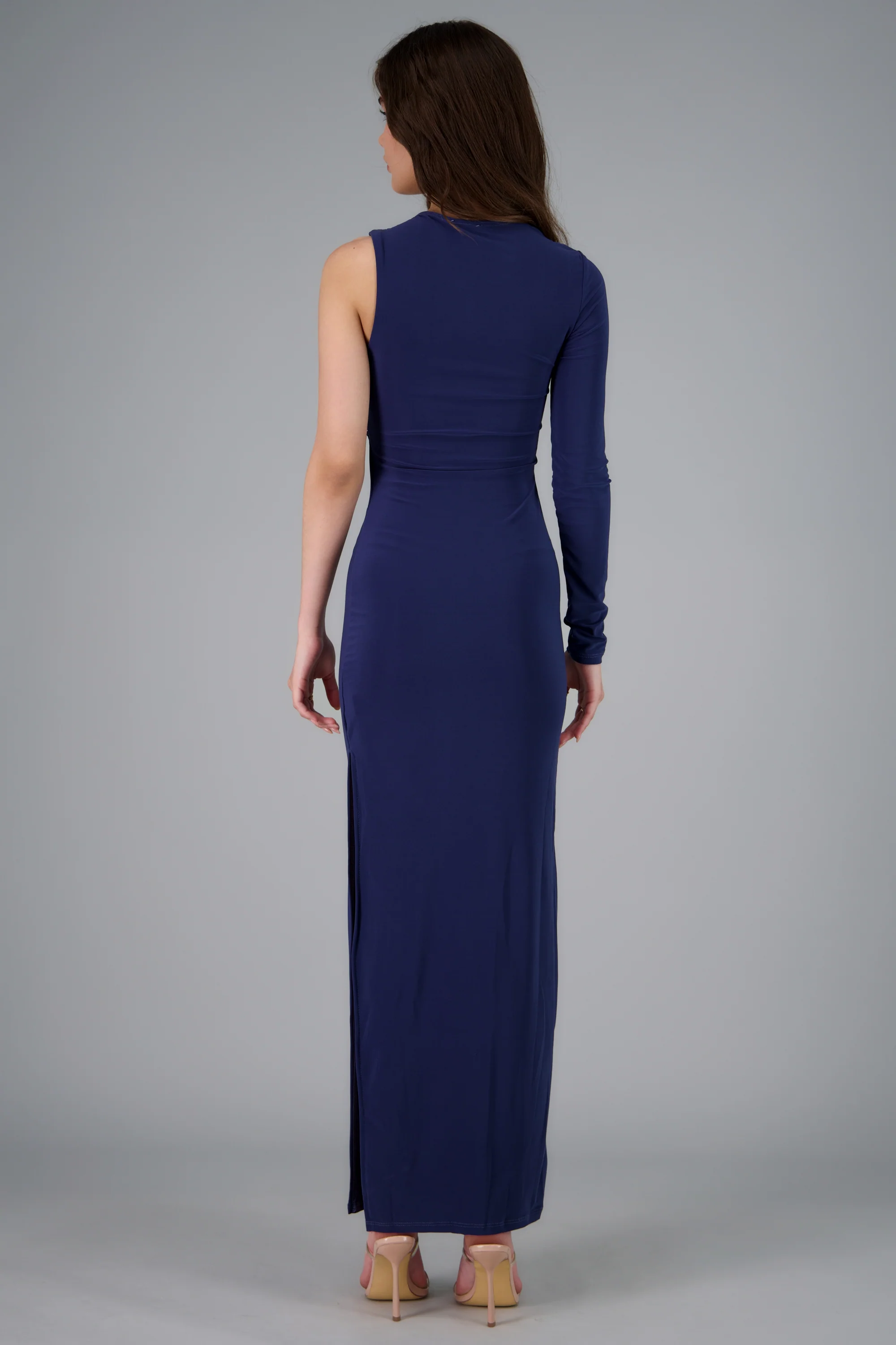 Vestido maxi one shoulder con detalle metalico - Image 4