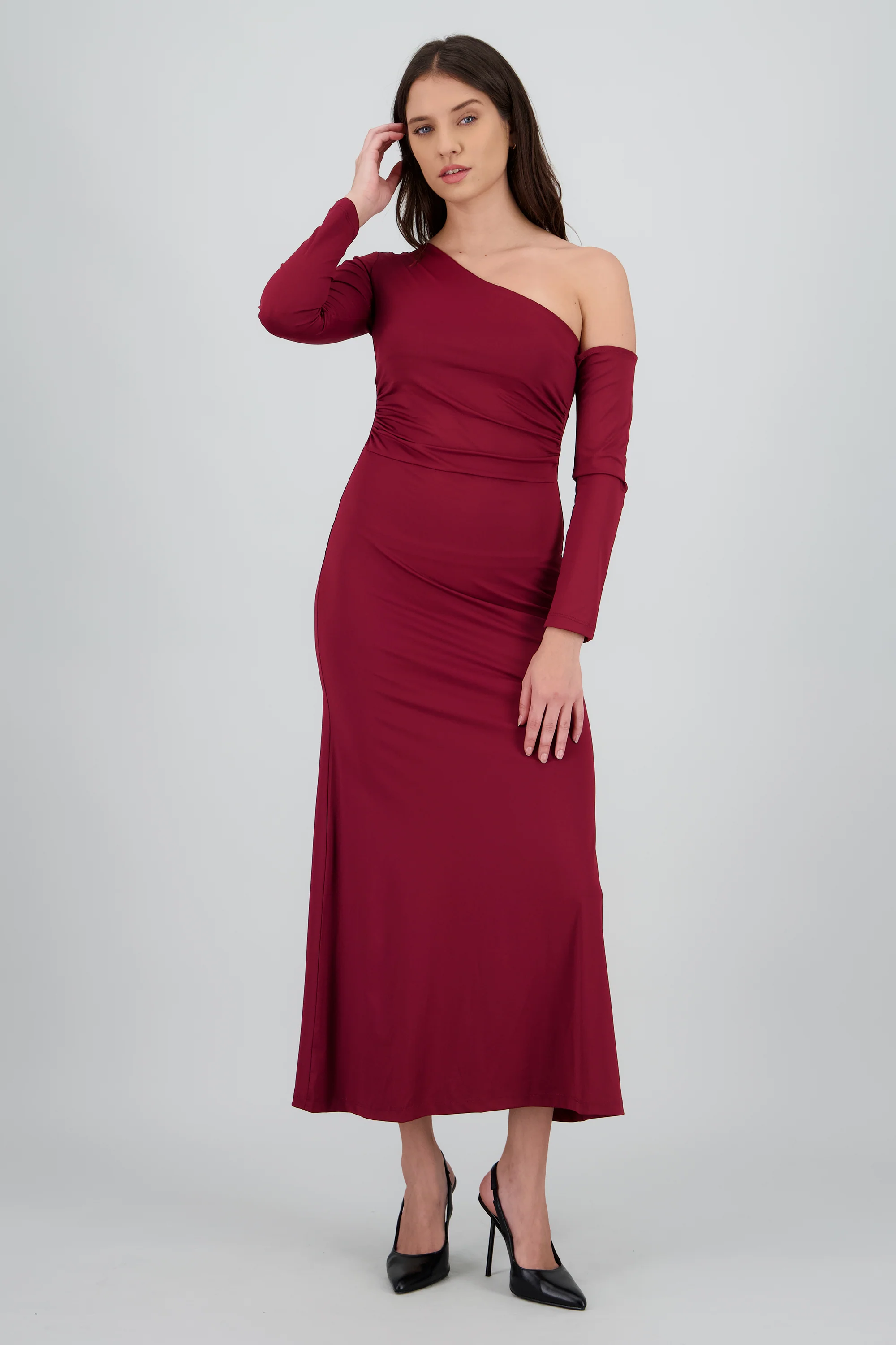Vestido maxi one shoulder manga larga