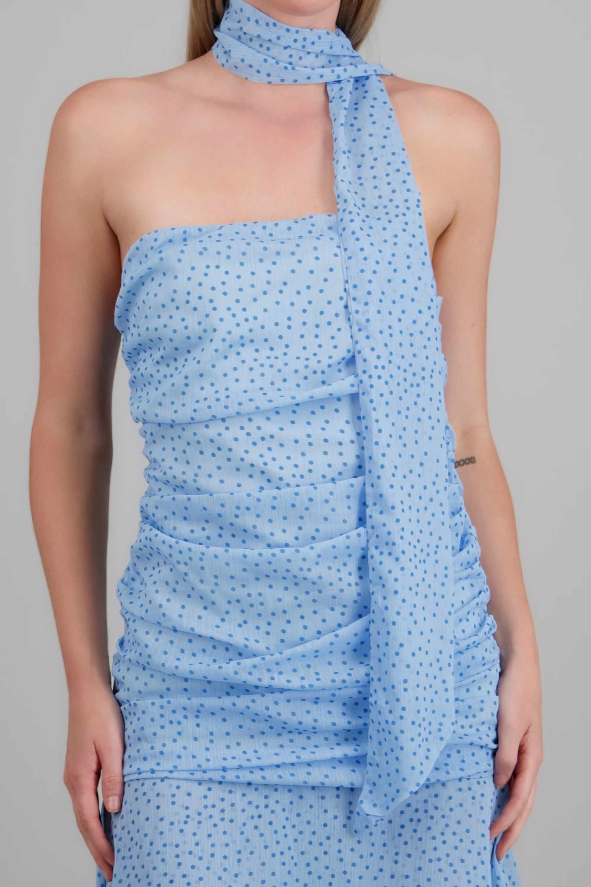 Vestido maxi strapless drapeado polka dots - Image 5