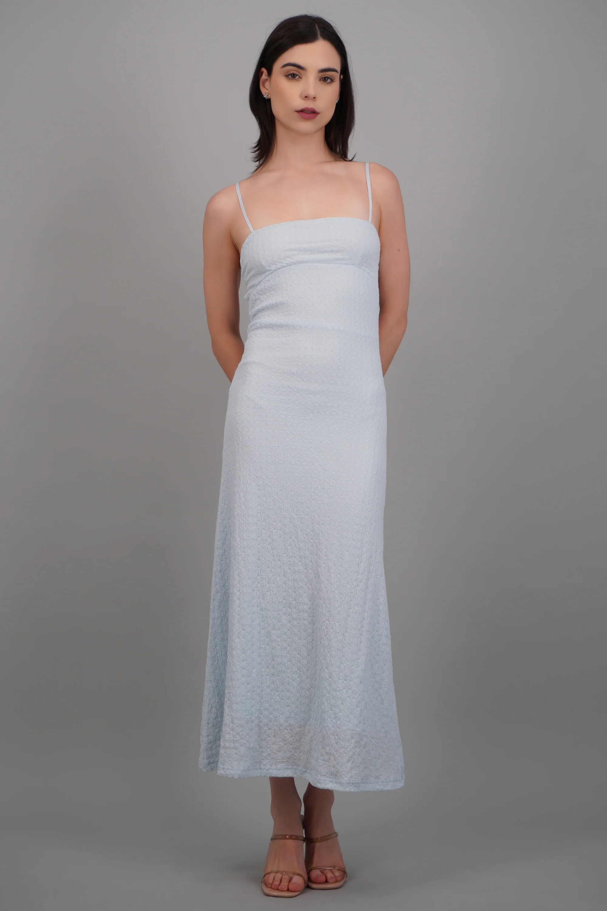 Vestido maxi textura detalle escote