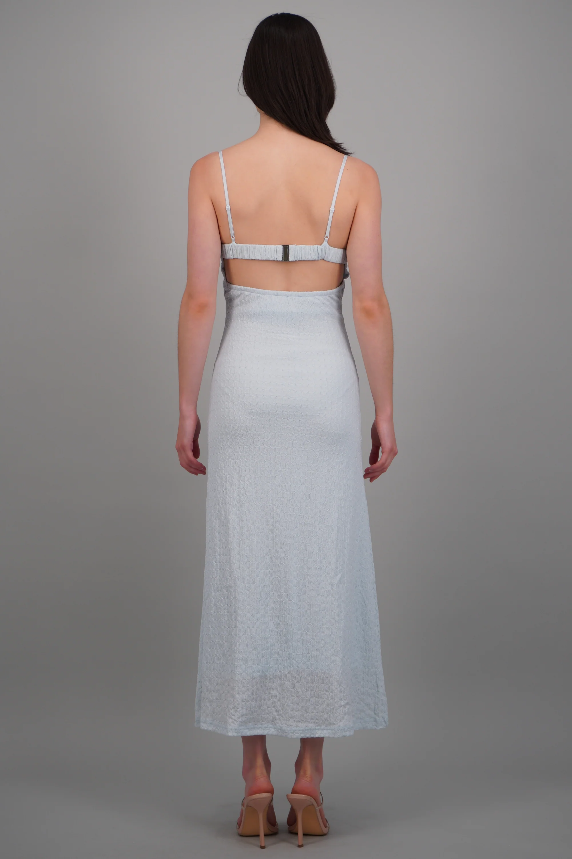 Vestido maxi textura detalle escote - Image 4