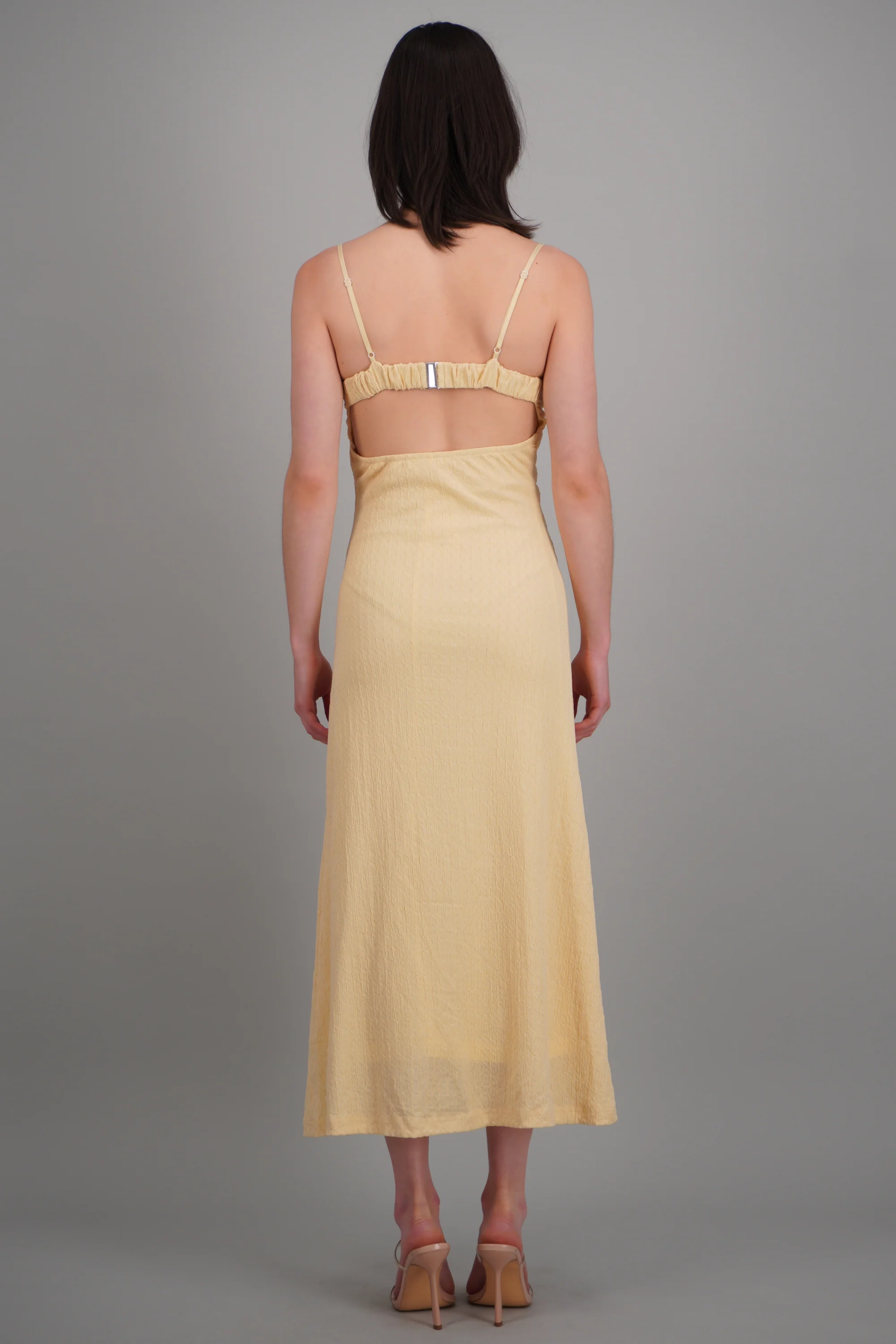 Vestido maxi textura detalle escote - Image 4