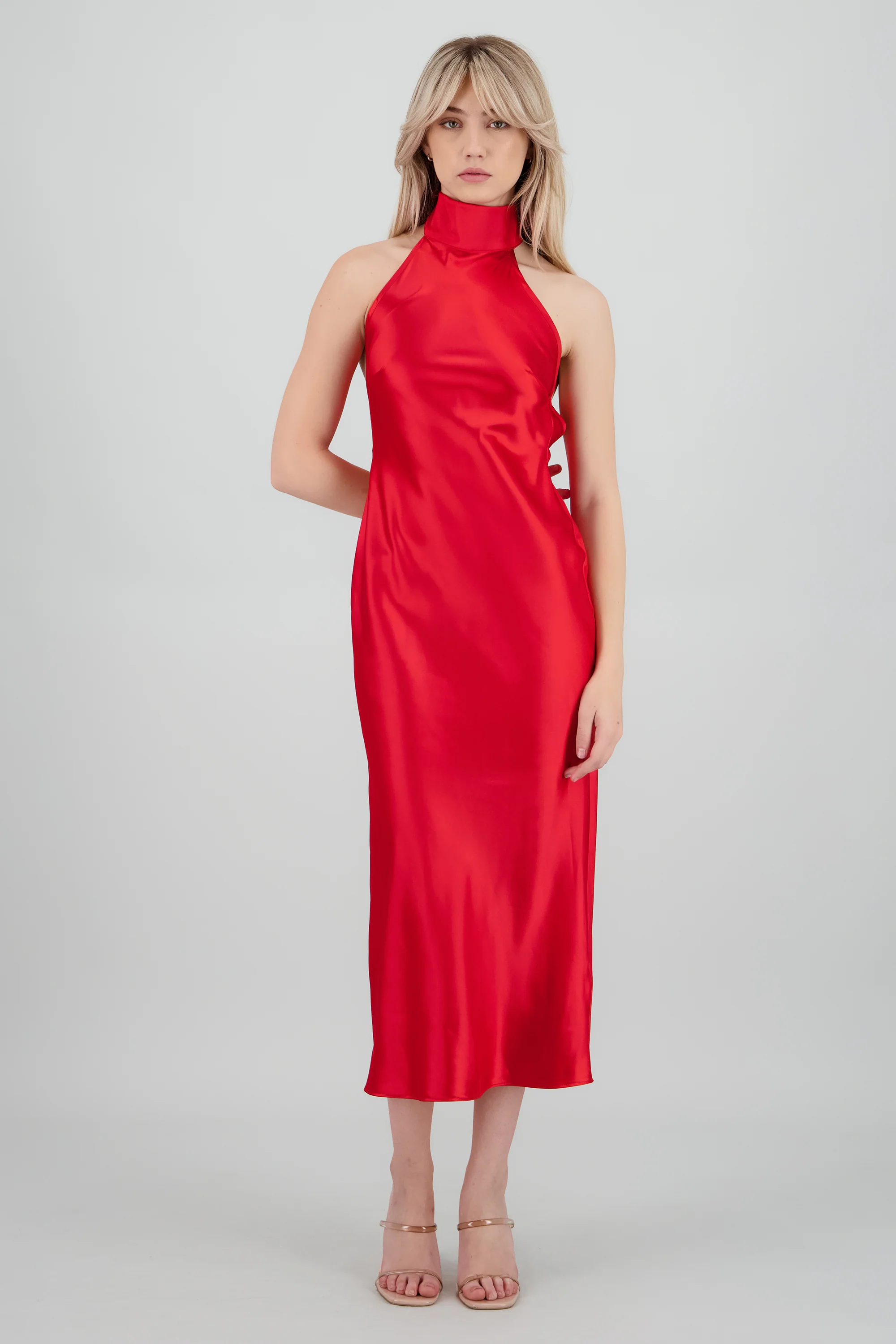Vestido midi cuello alto con amarre en espalda