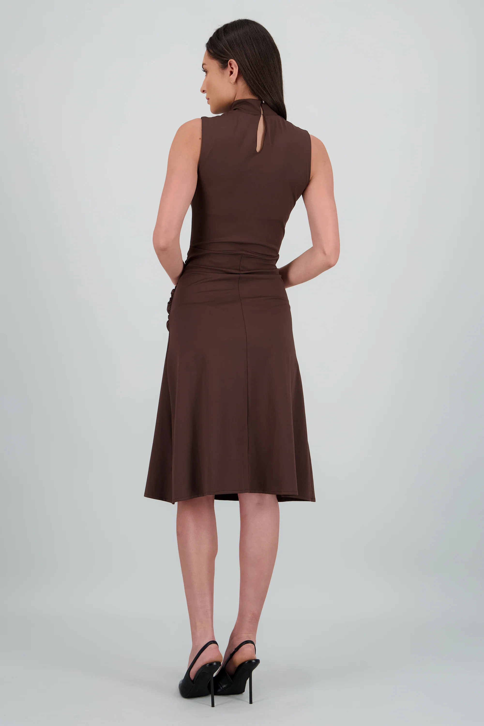 Vestido midi cuello alto con boton en espalda - Image 4
