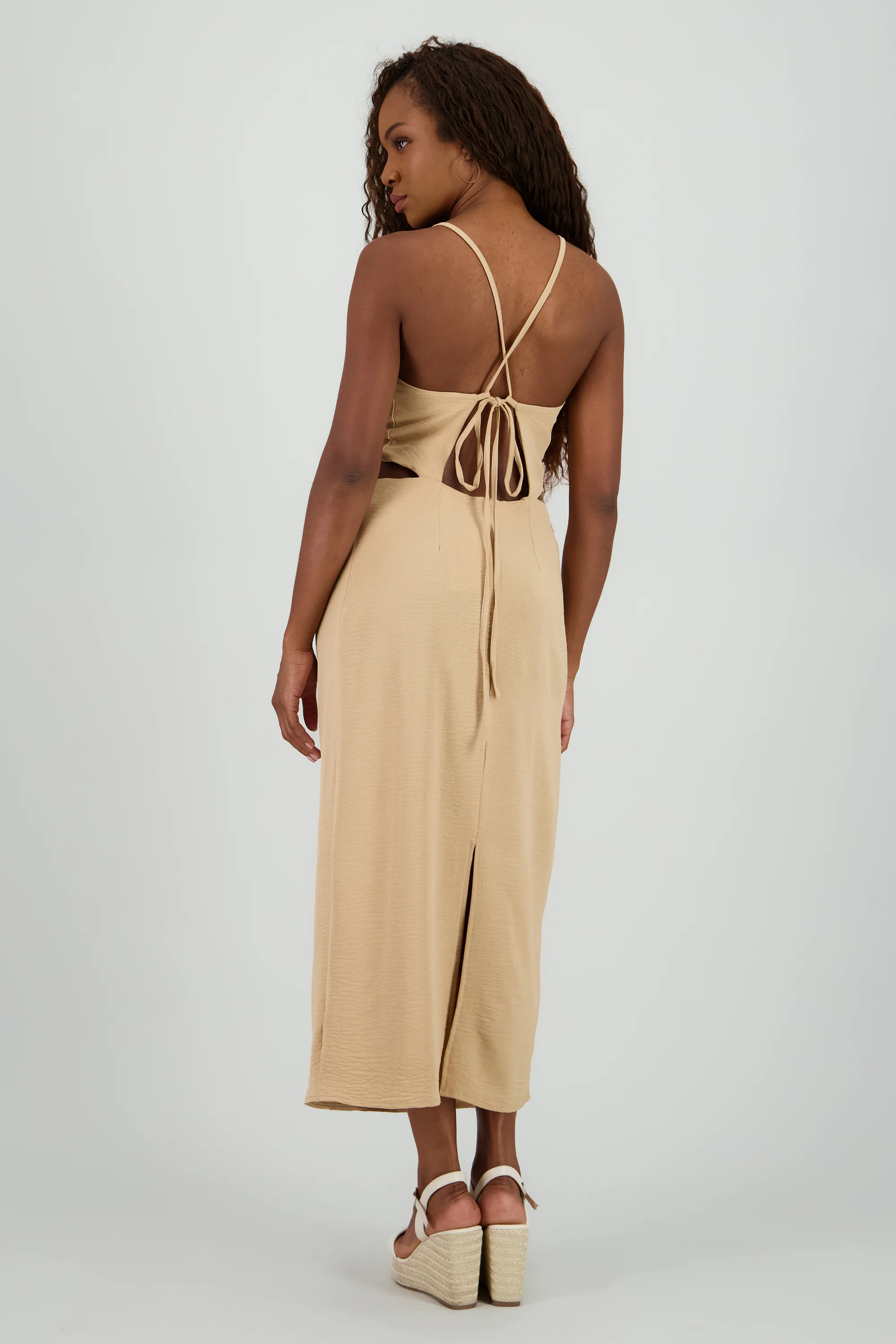 Vestido midi cuello v detalle cortes - Image 4