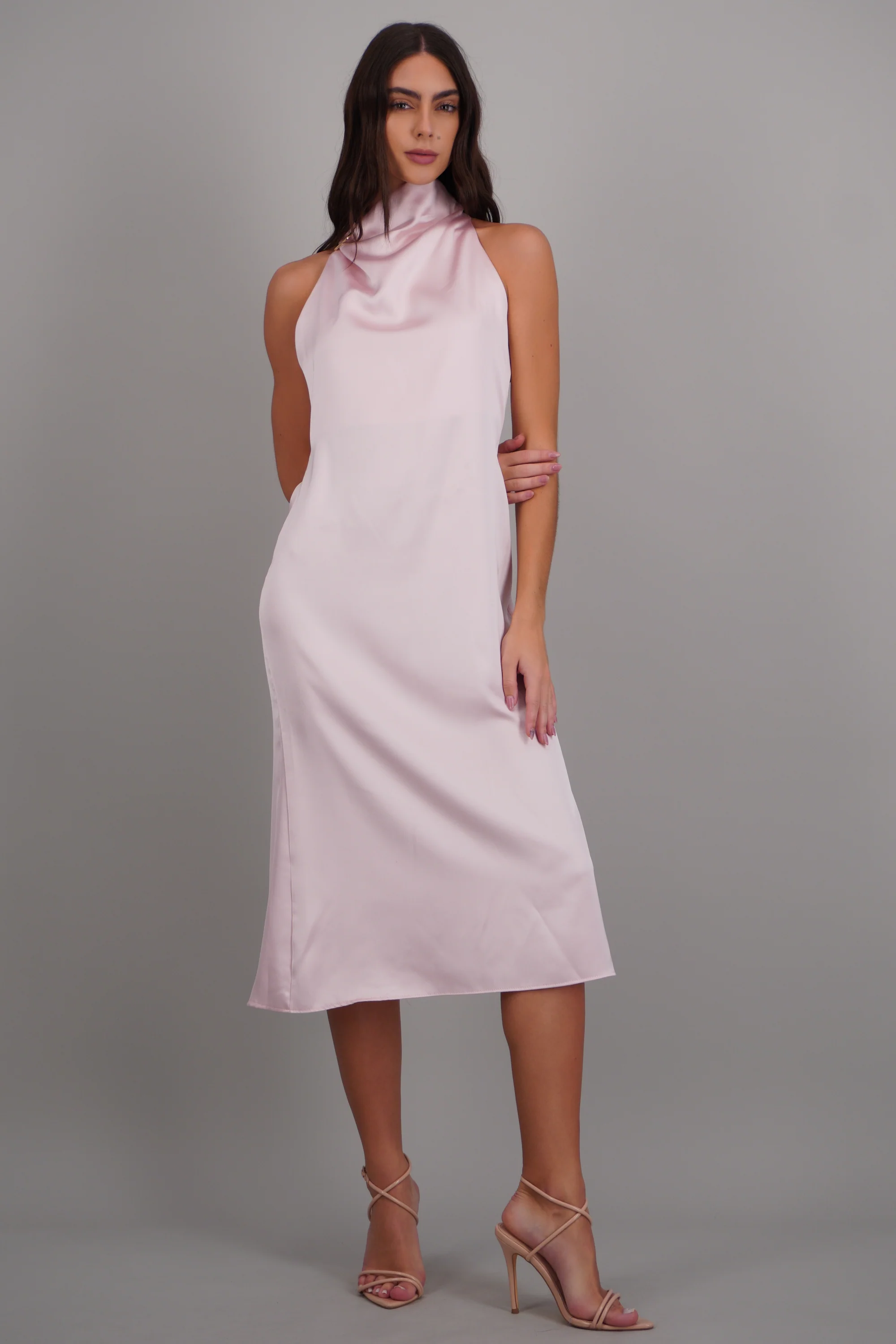 Vestido midi satinado hebilla irregular