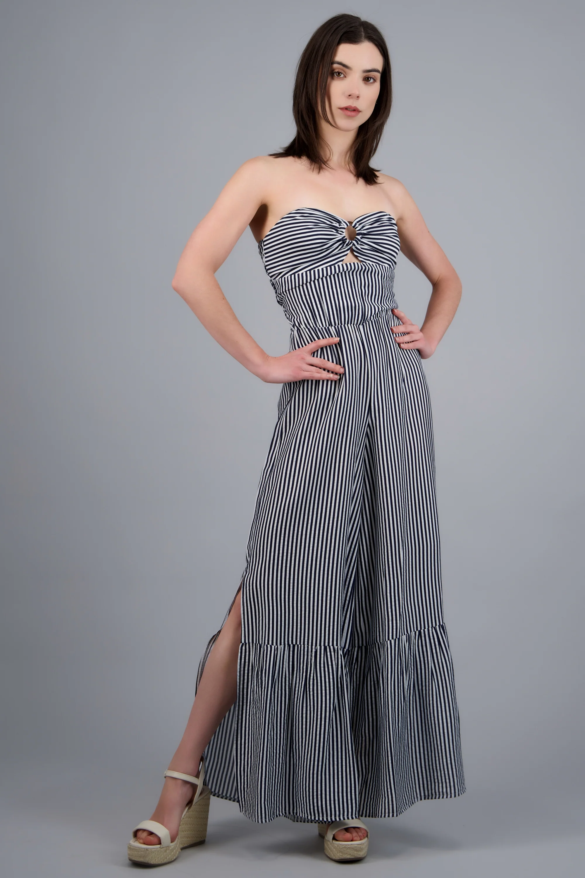 Vestido midi strapless detalle escote