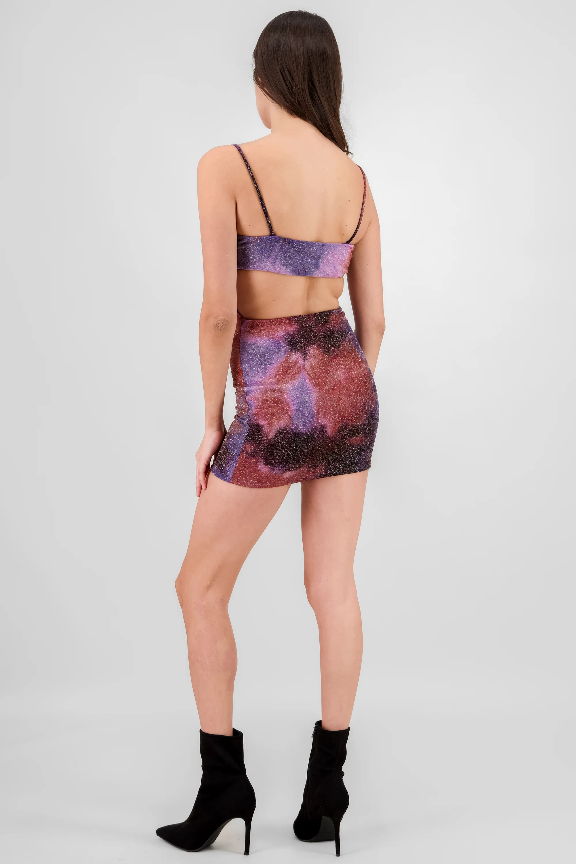 Vestido mini brillante con escote abierto - Image 4