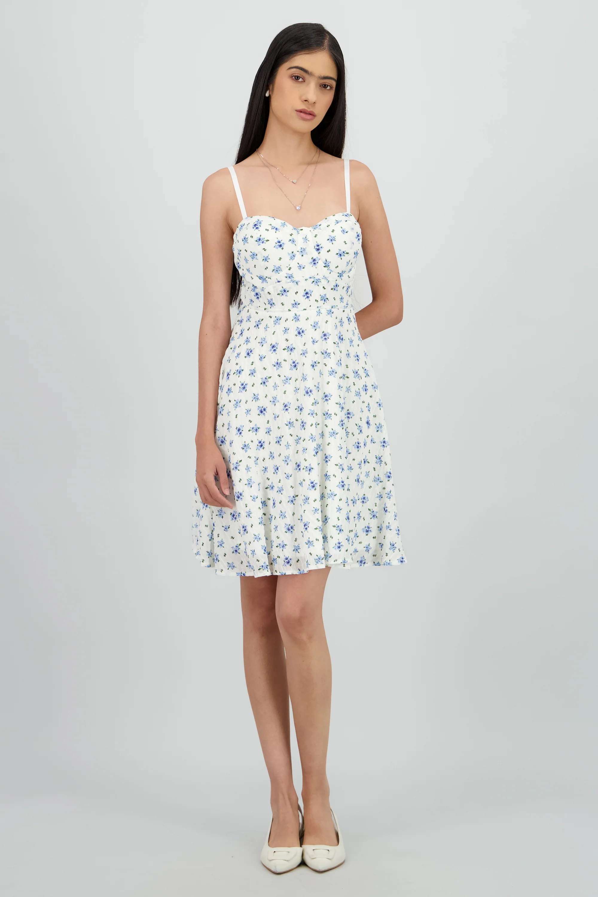 Vestido mini con copas de textura y flores