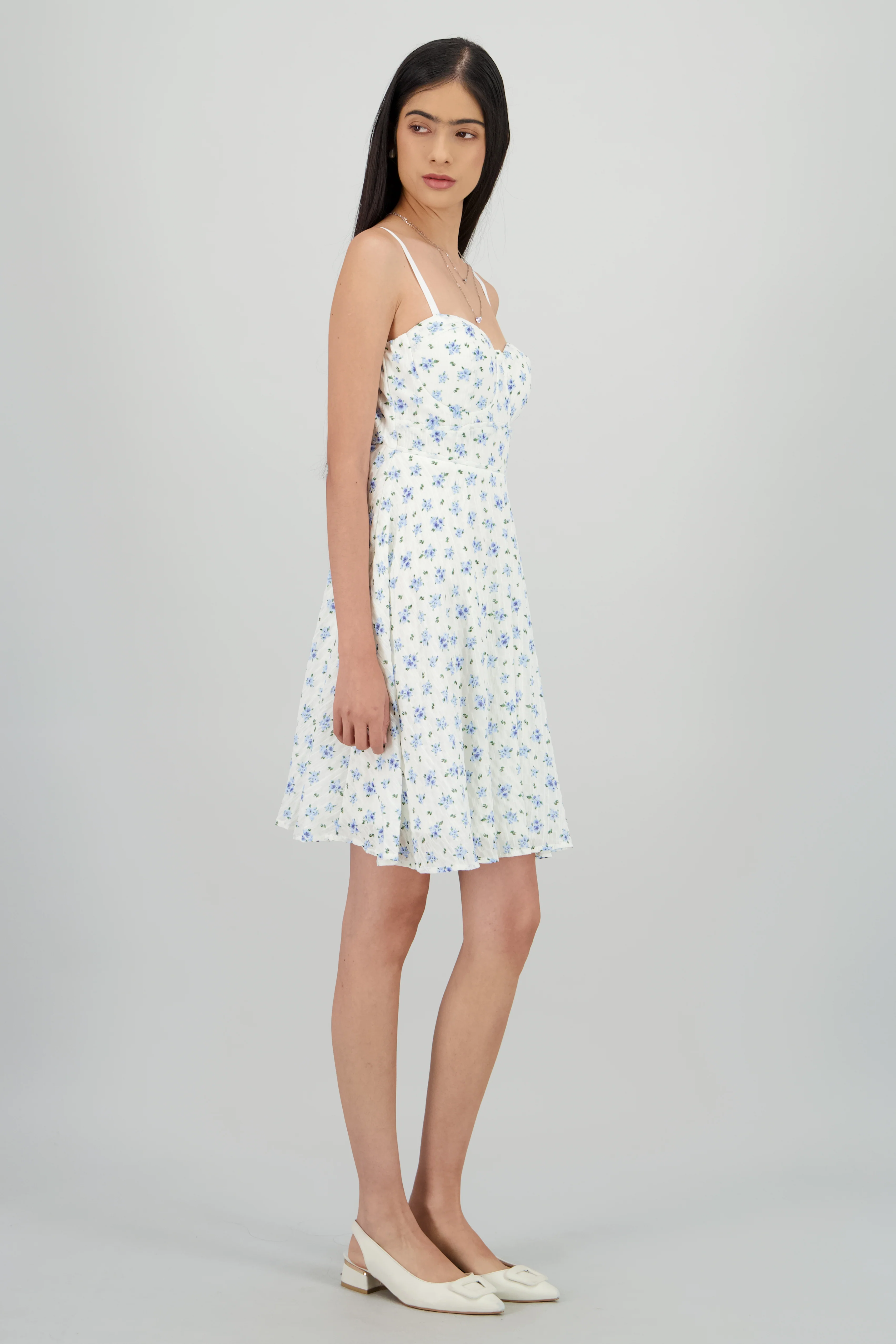 Vestido mini con copas de textura y flores - Image 3