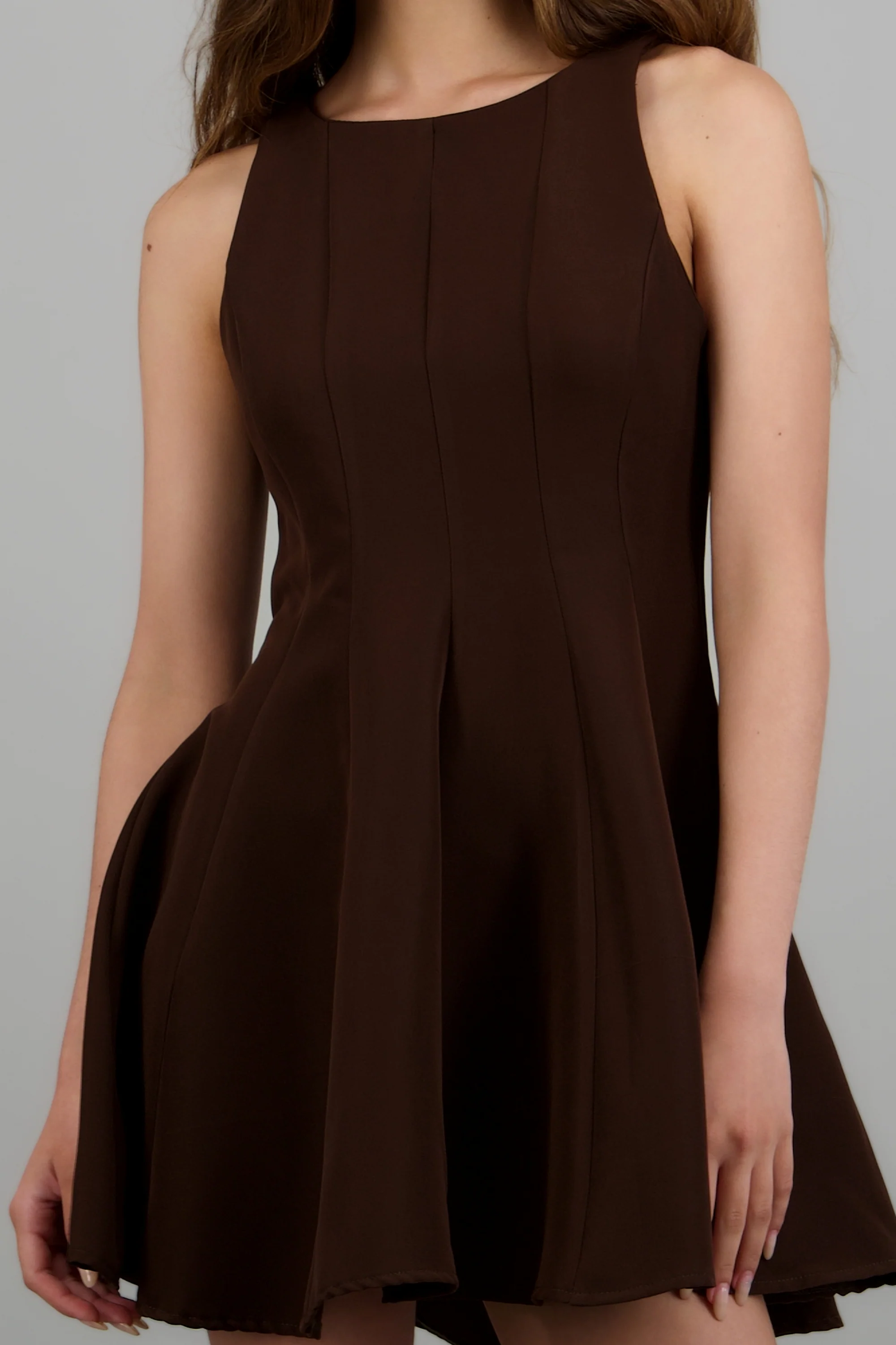 Vestido mini con cortes cuello redondo - Image 5