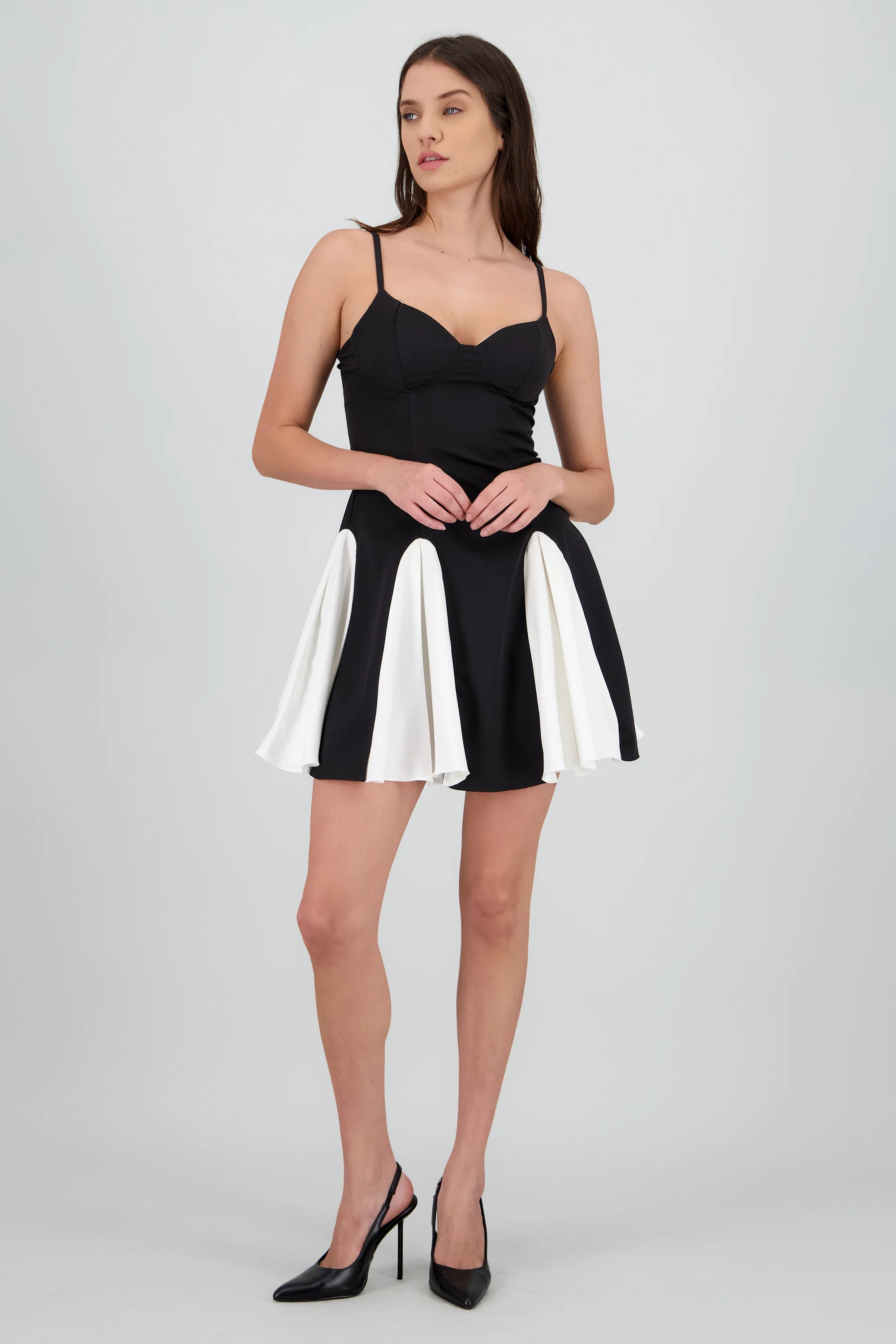 Vestido mini cortes con contraste - Image 2
