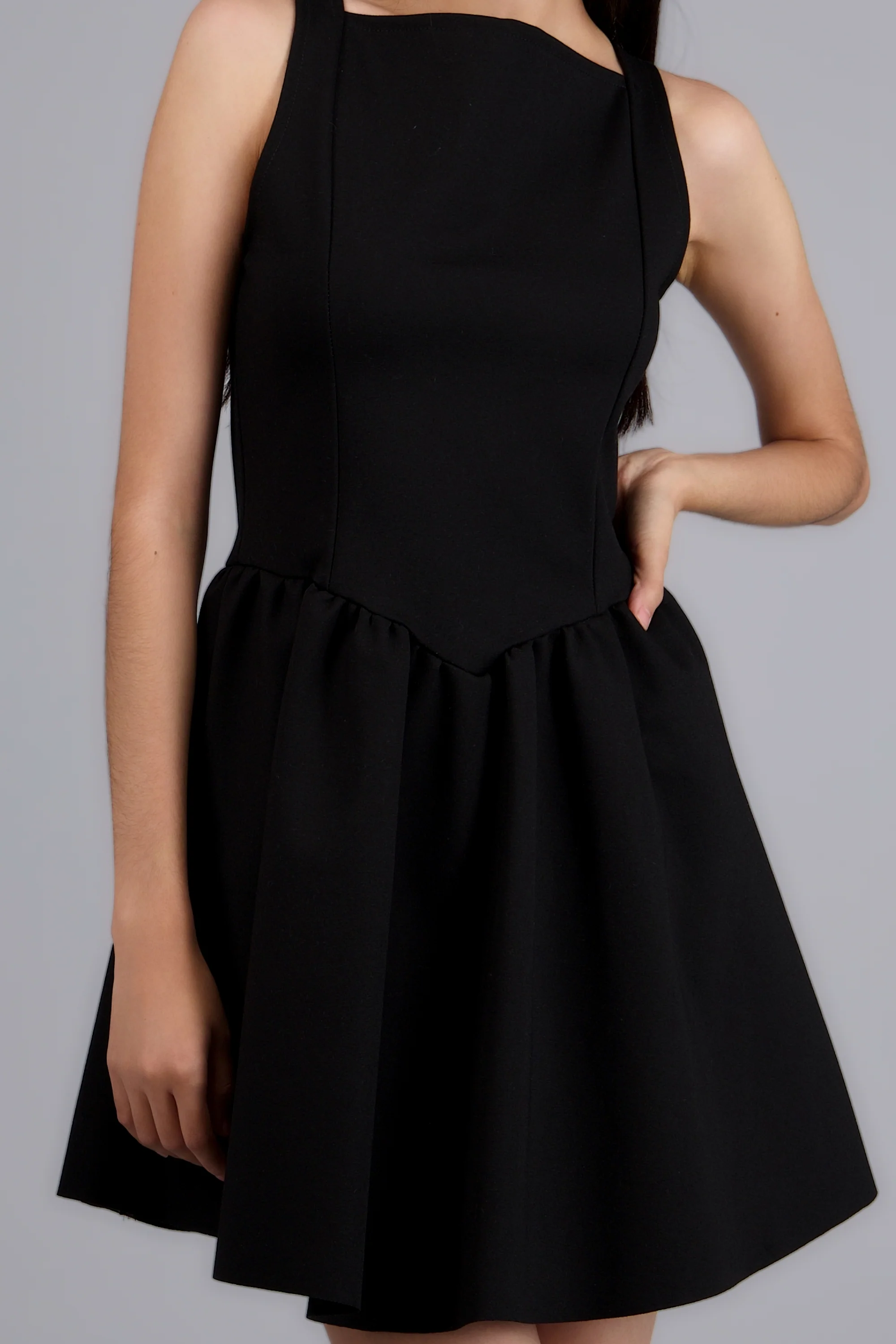 Vestido mini cortes detalle peplum - Image 5