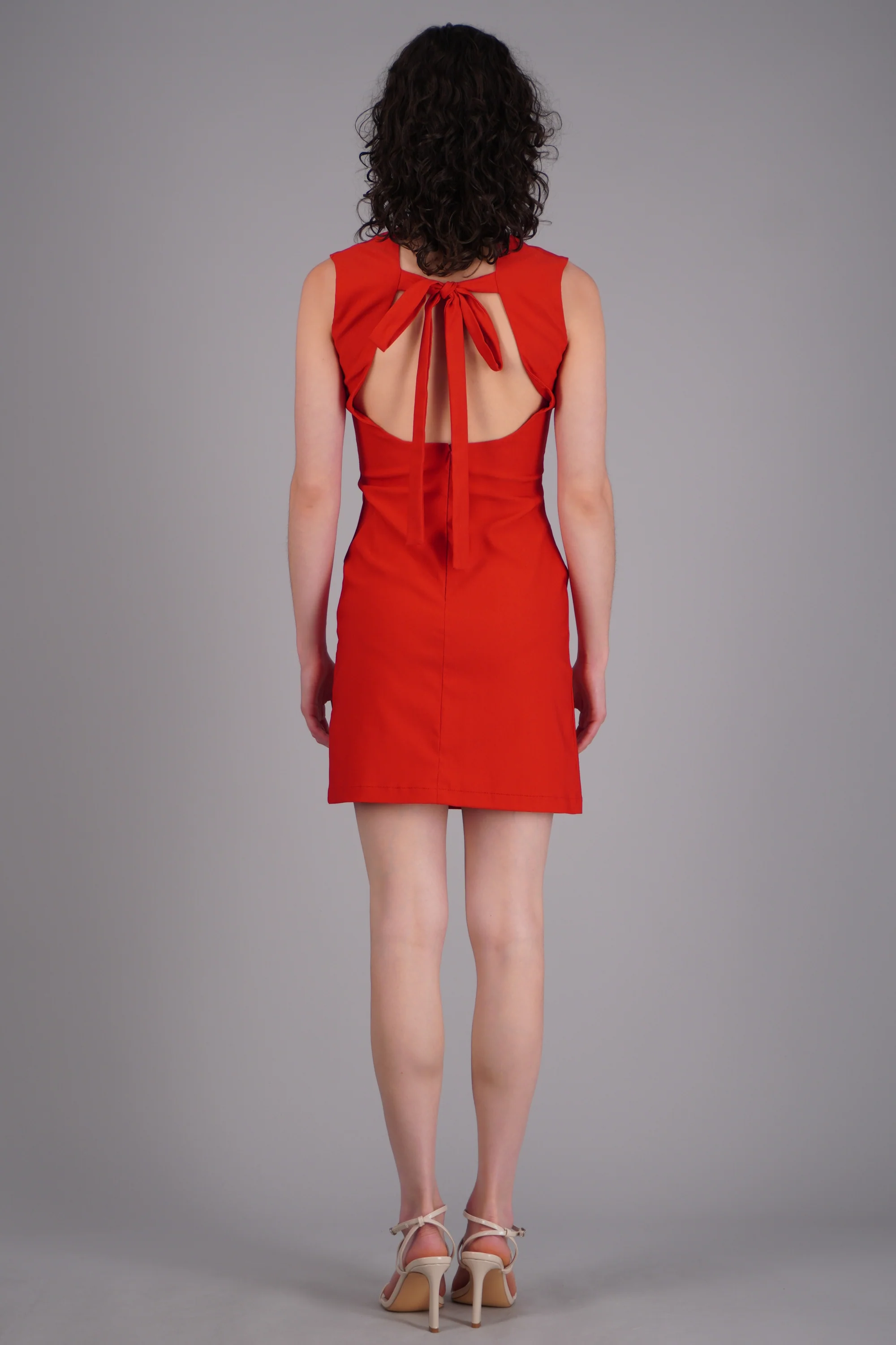 Vestido mini costado frunce detalle espalda - Image 4