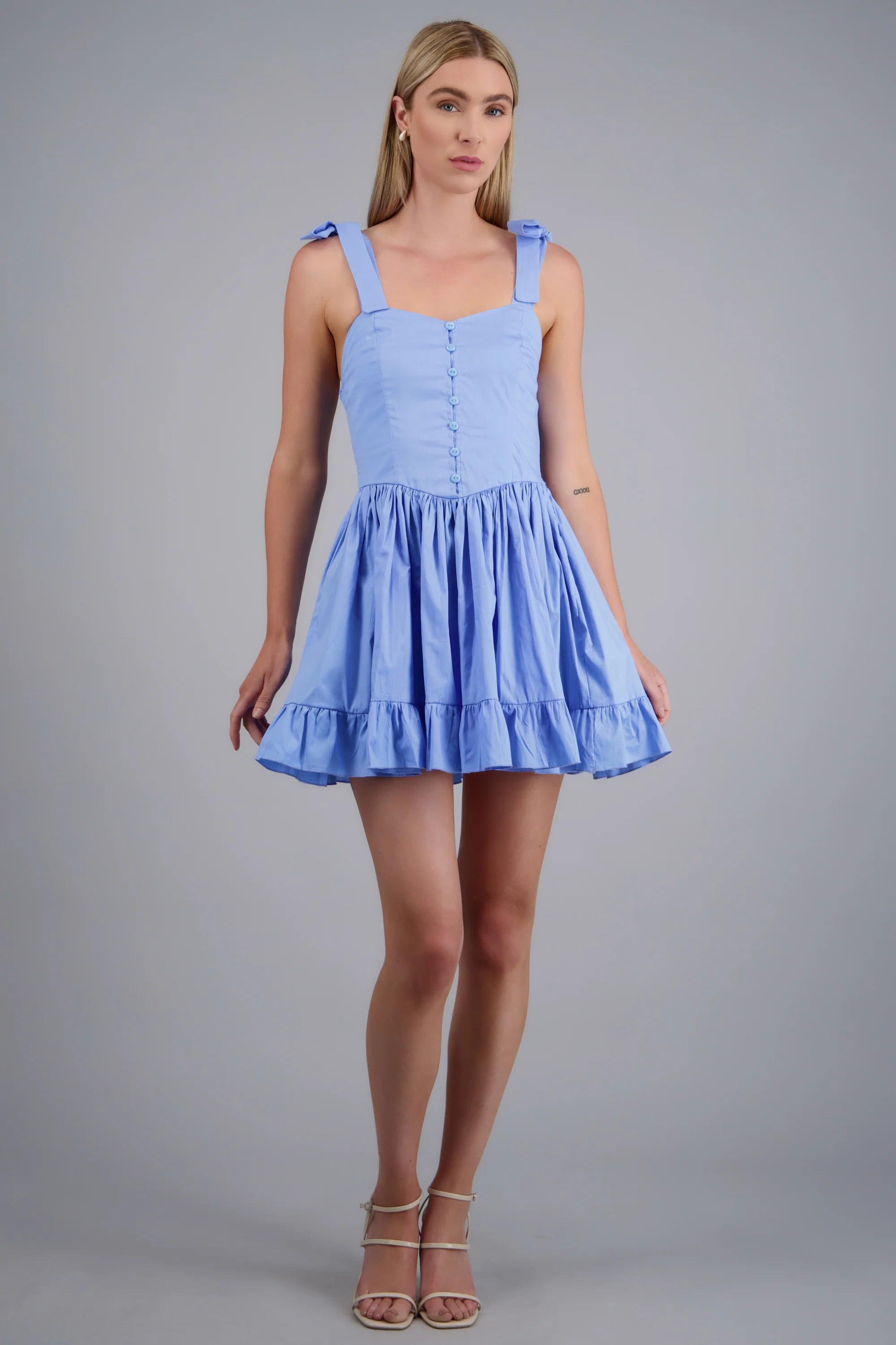 Vestido mini detalle botones
