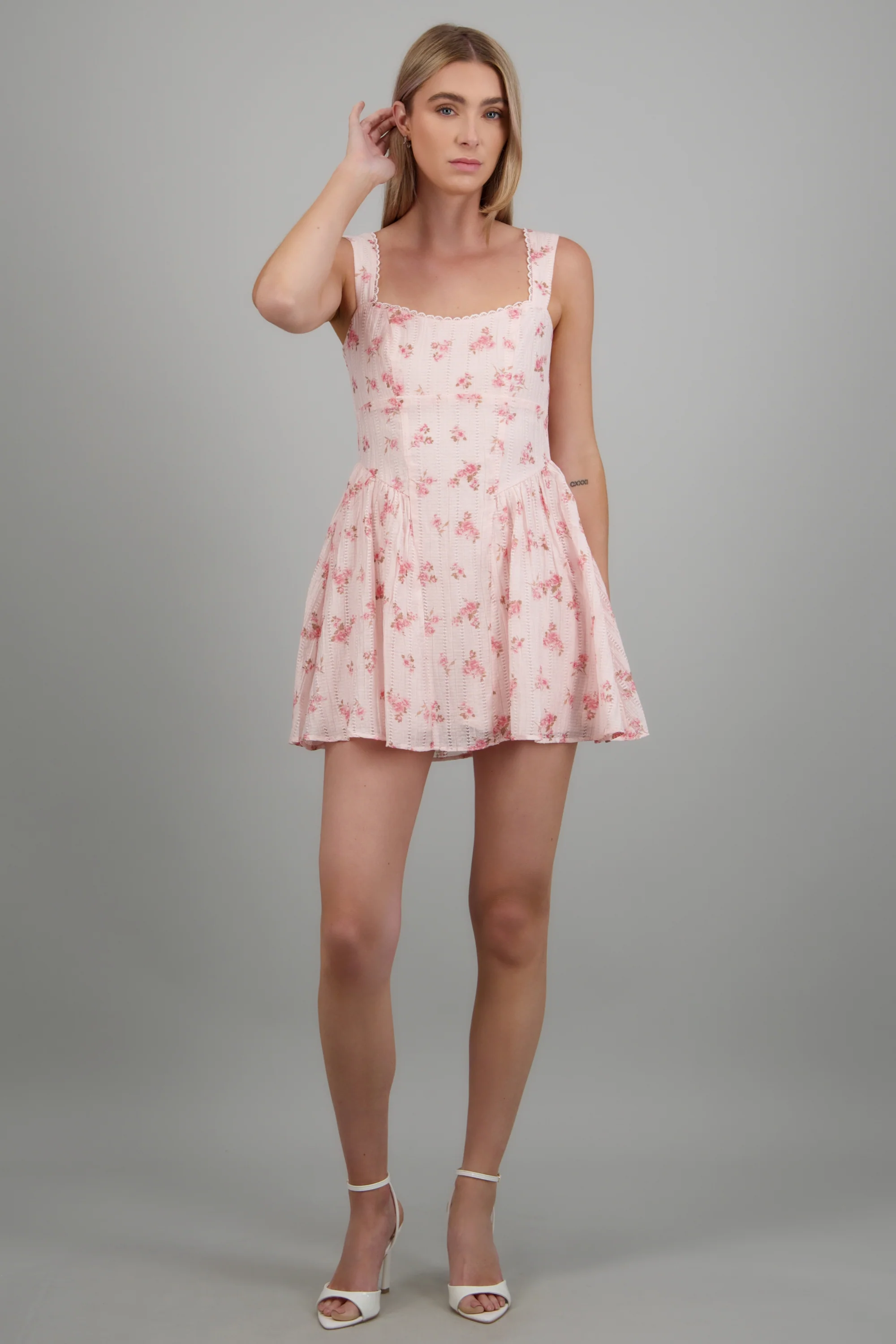 Vestido mini detalle flores