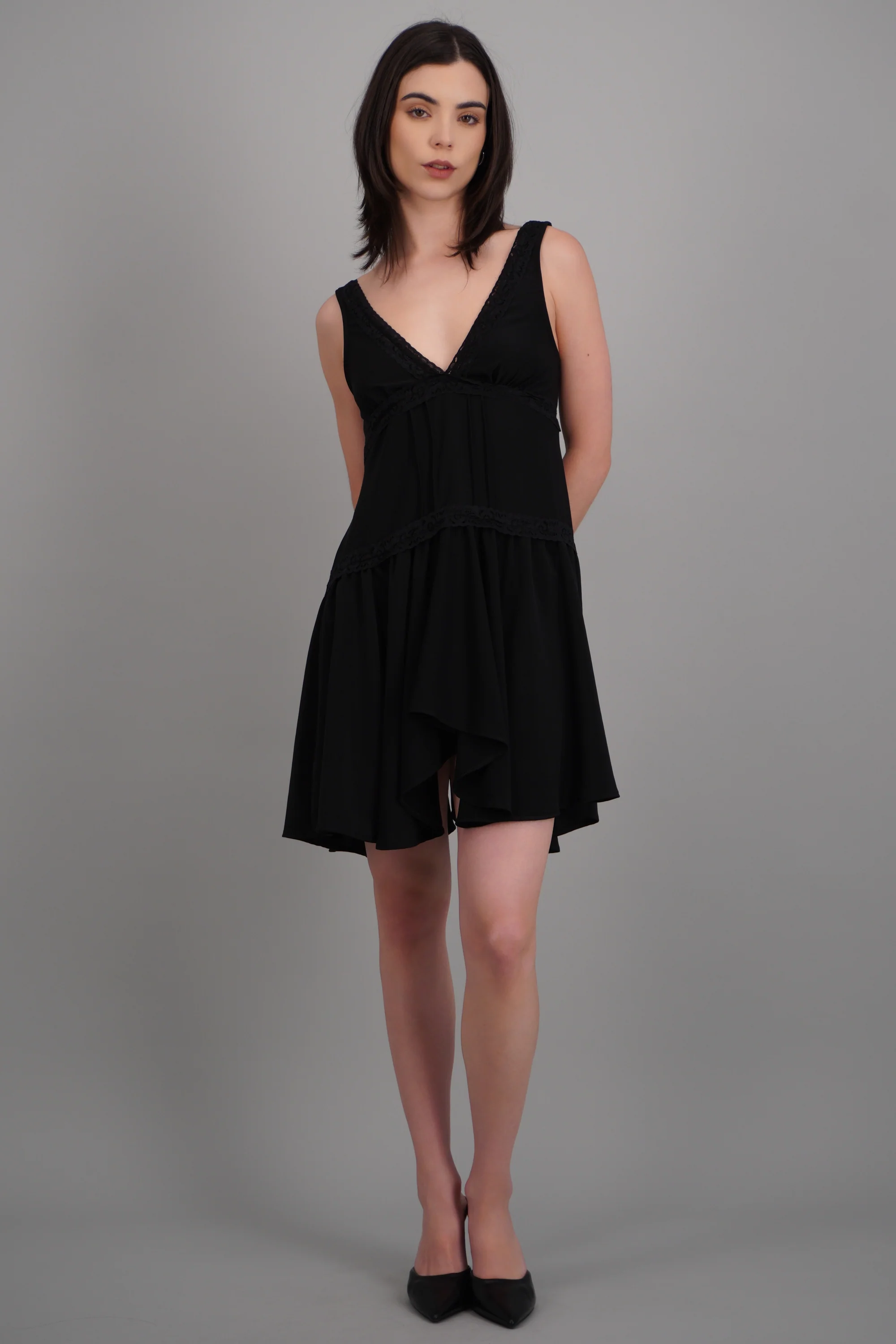 Vestido mini escotado detalles encaje - Image 3