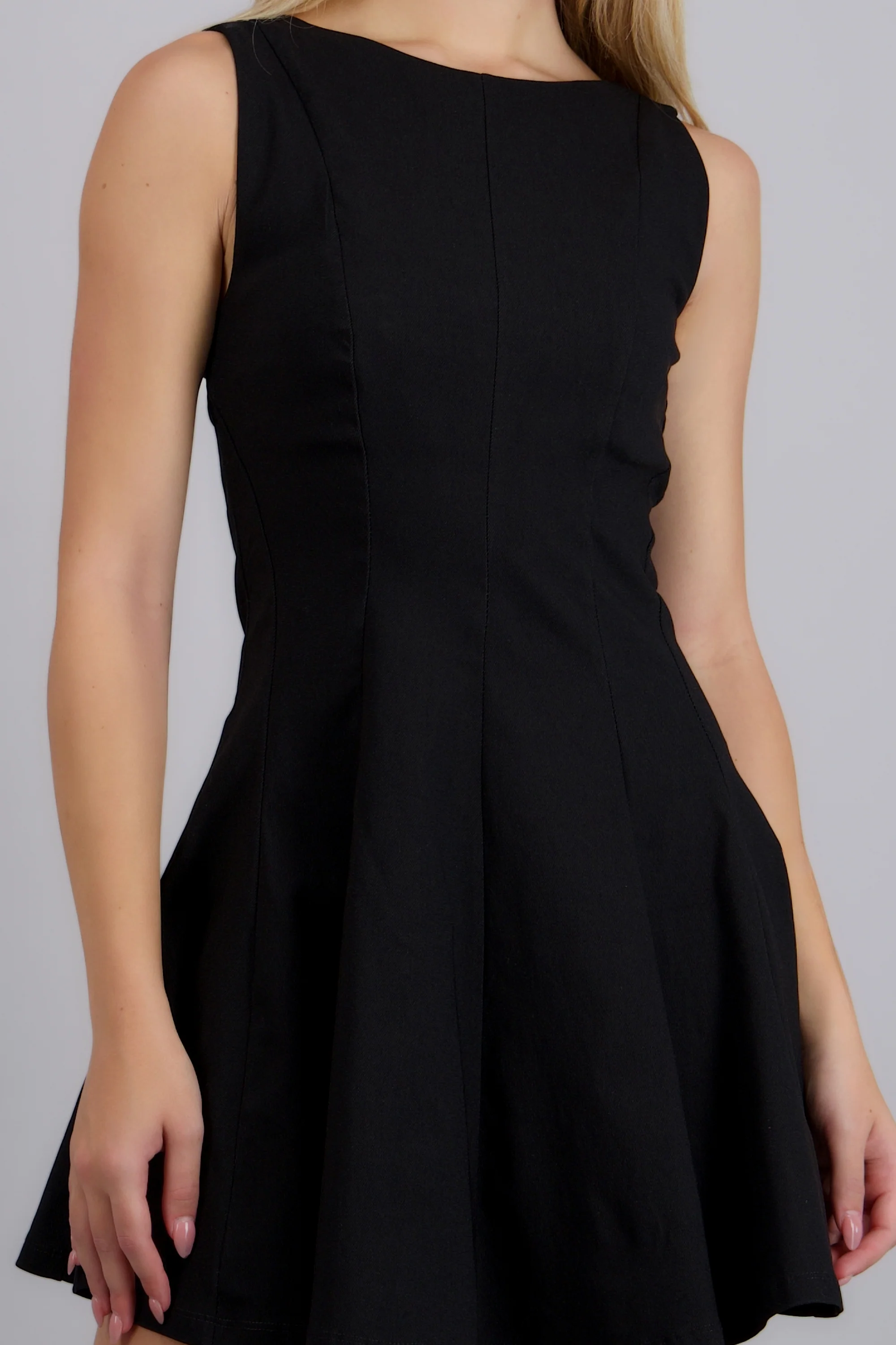 Vestido mini escote recto cortes - Image 5