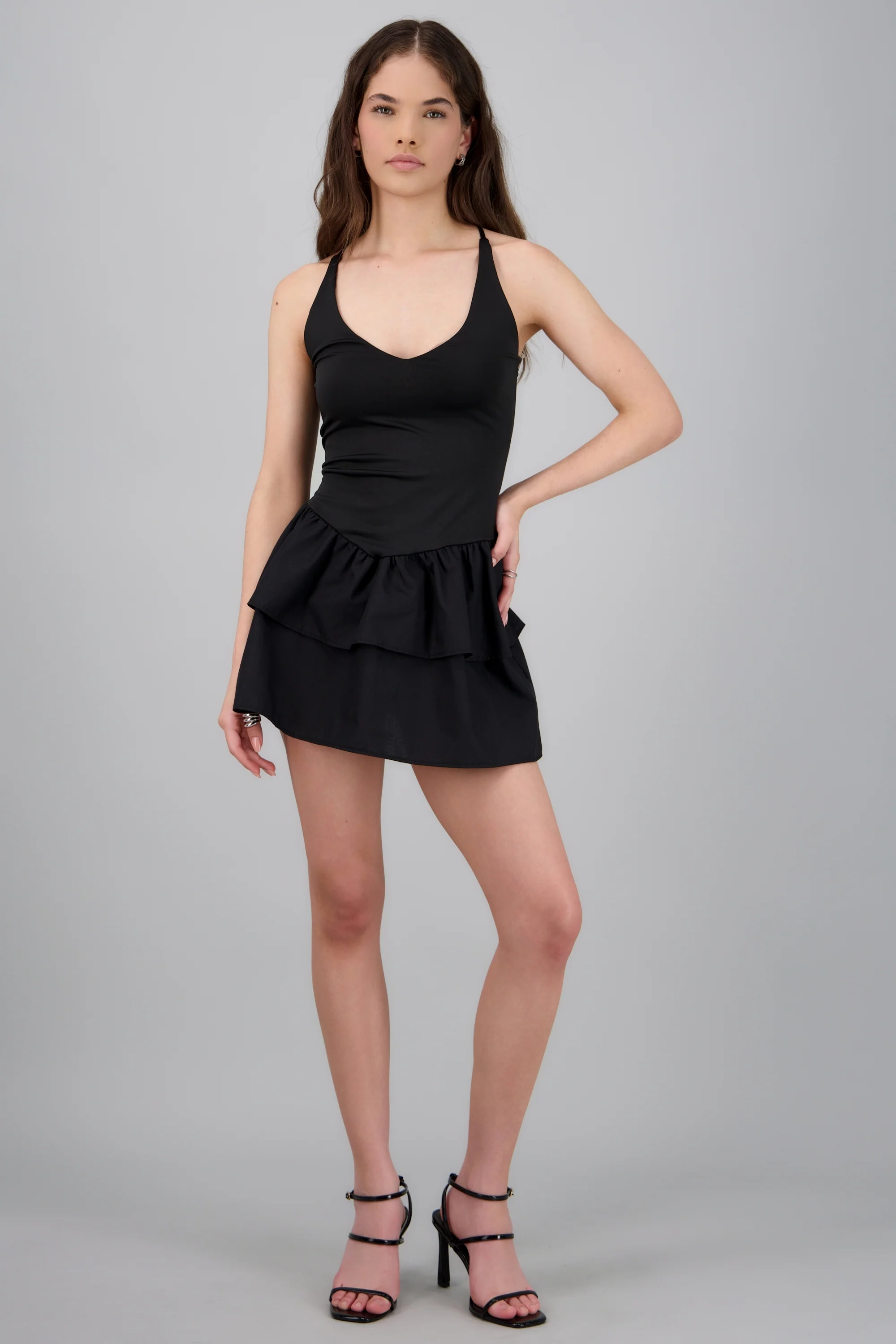 Vestido mini escote v detalle olanes