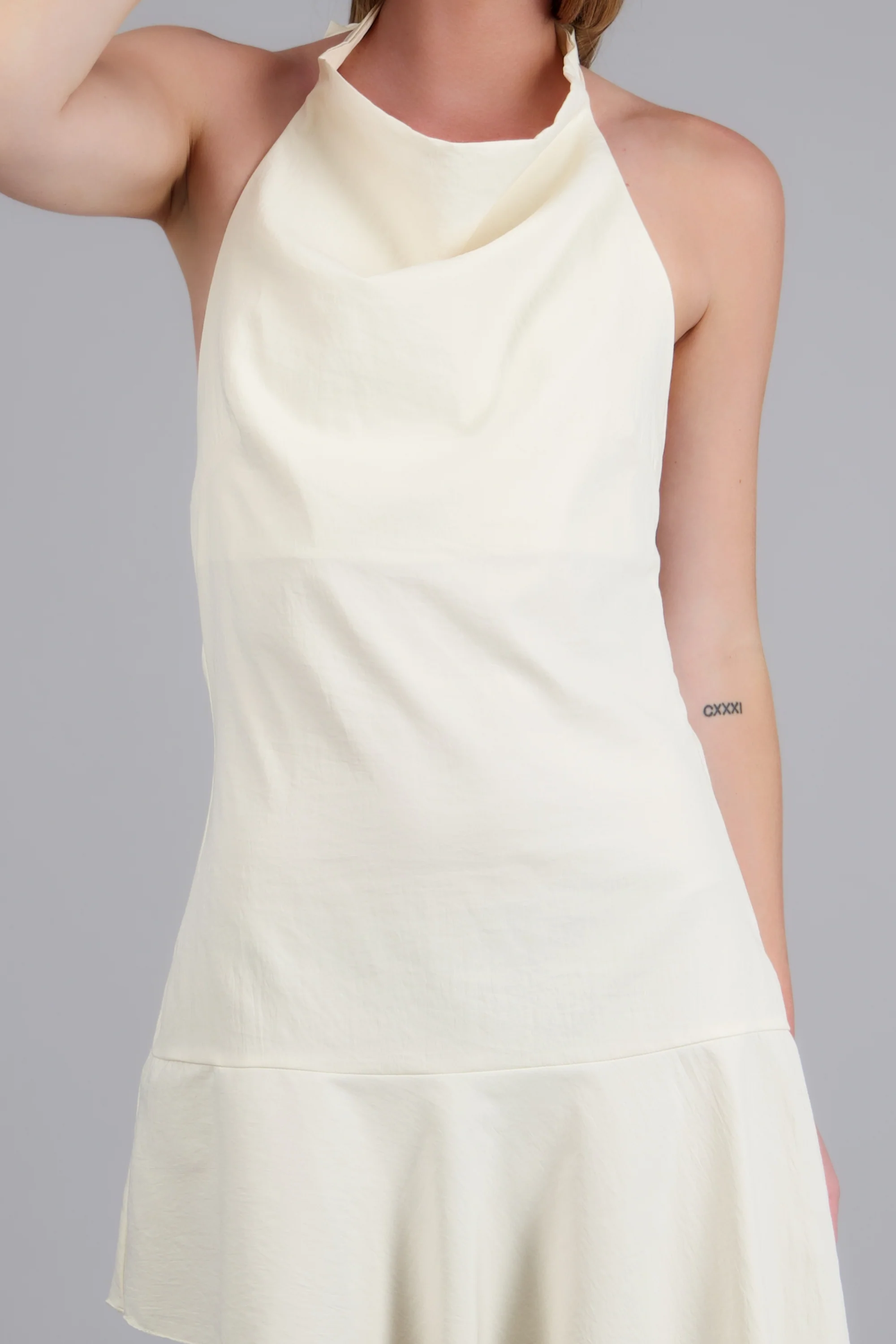 Vestido mini halter liso - Image 5