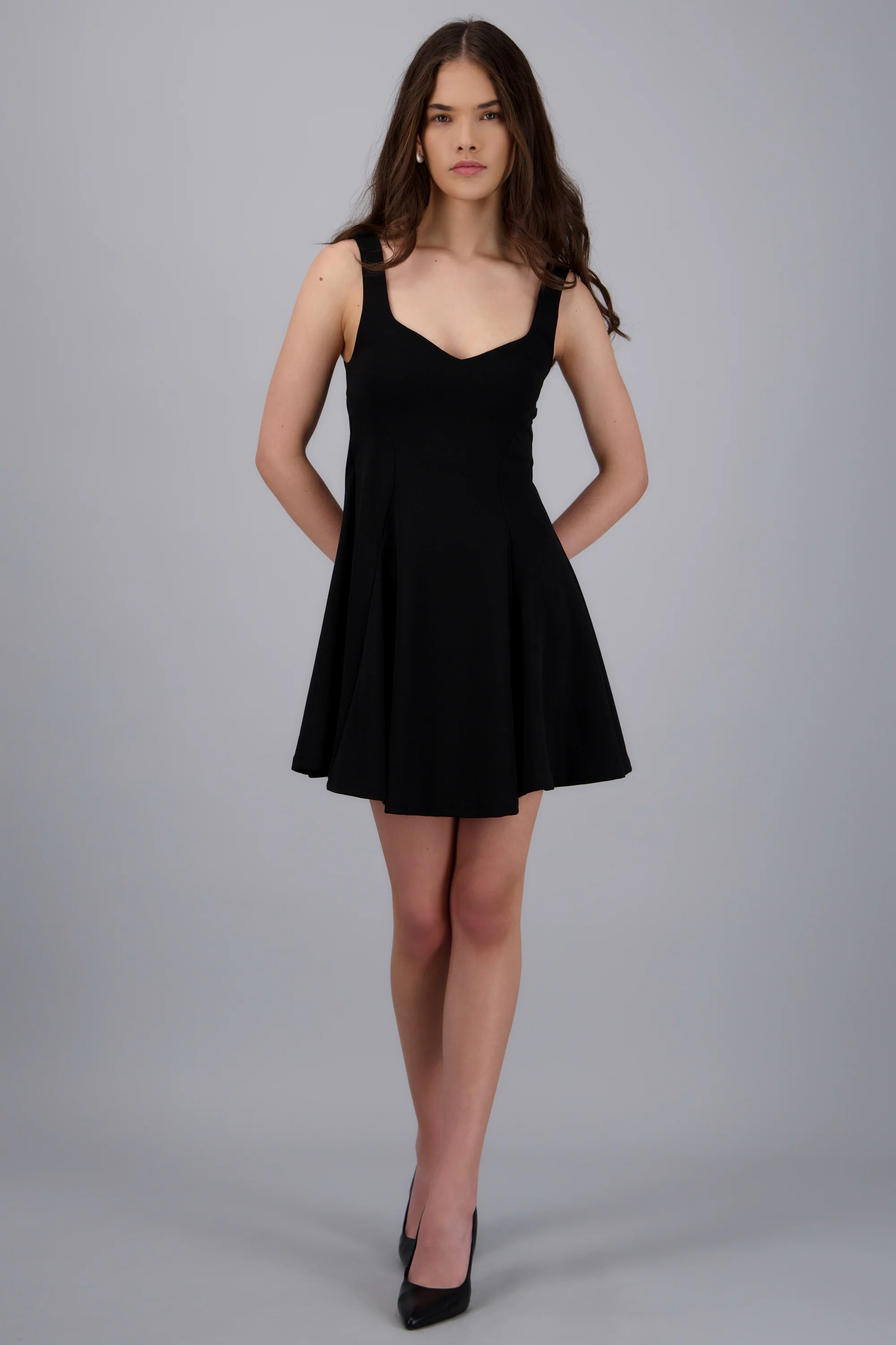 Vestido mini tirantes escote corazon