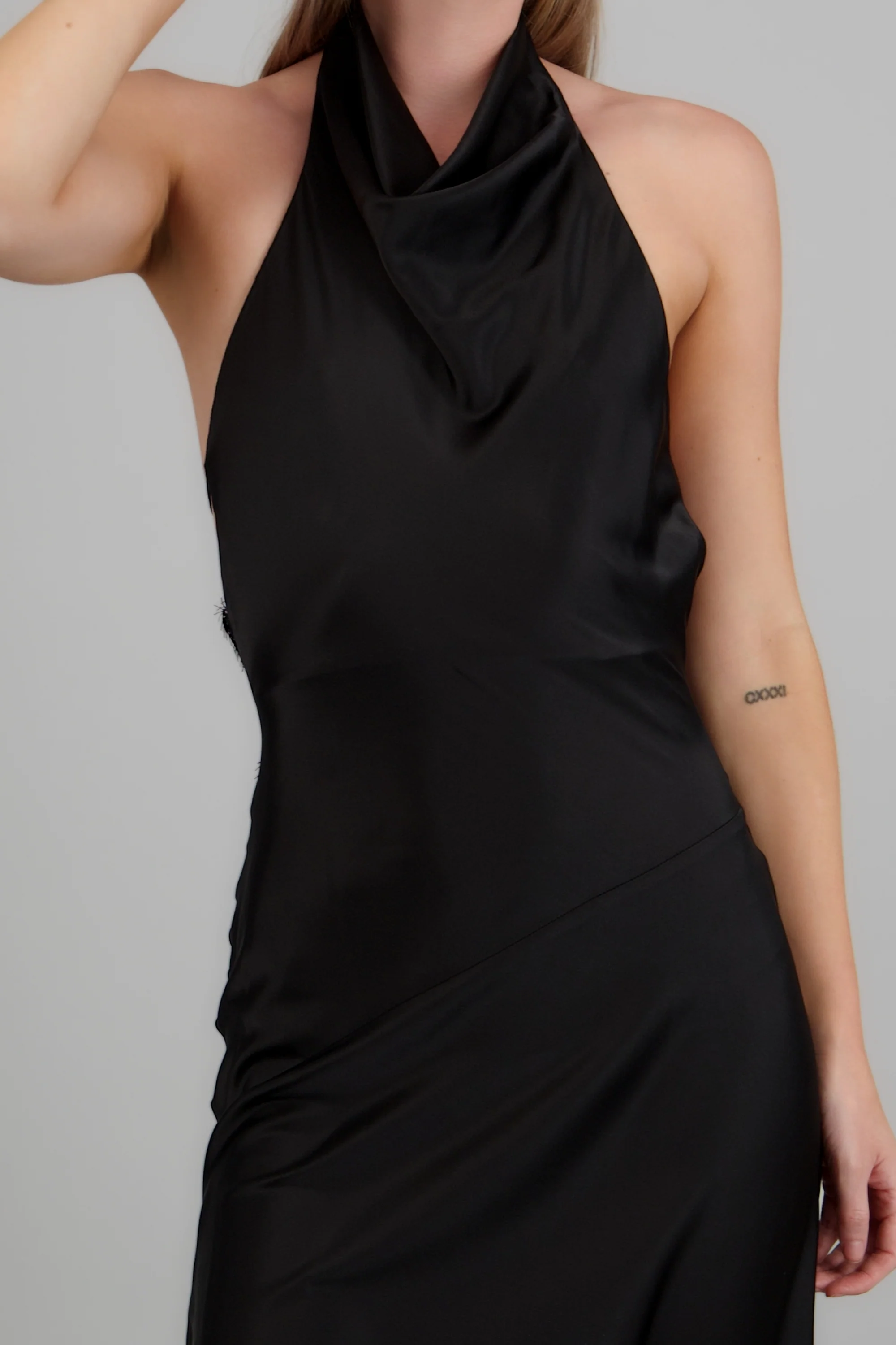 Vestido satín asimétrico espalda encaje - Image 5