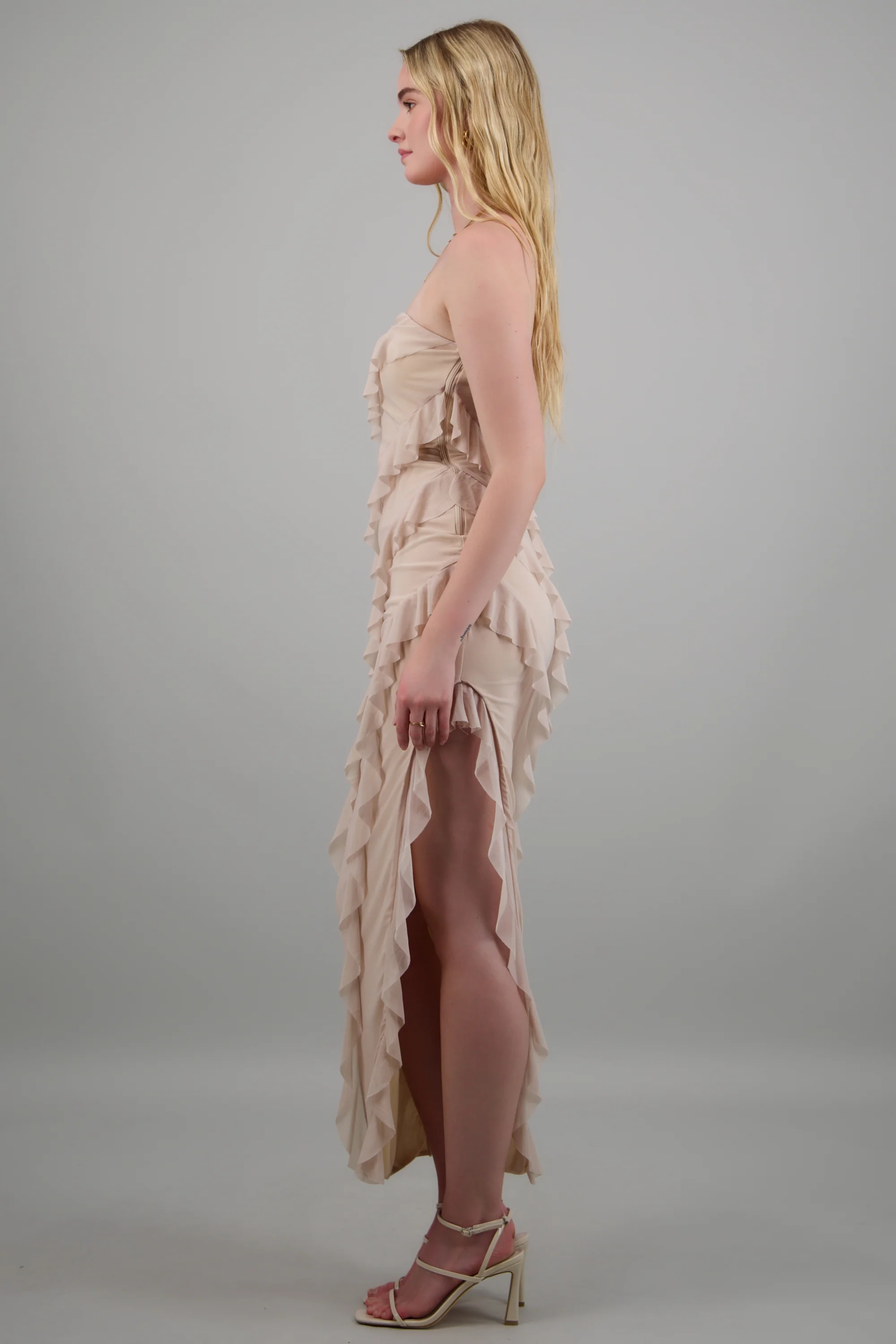 Vestido strapless con olanes - Image 3