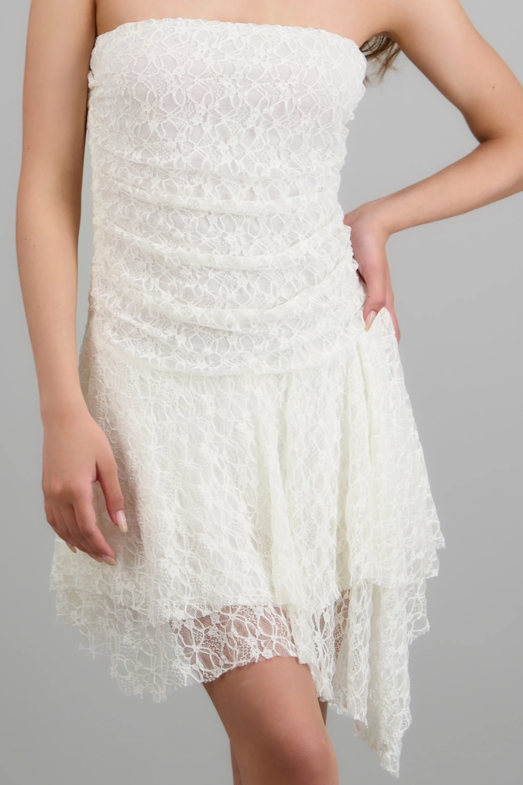 Vestido strapless encaje asimetrico - Image 5